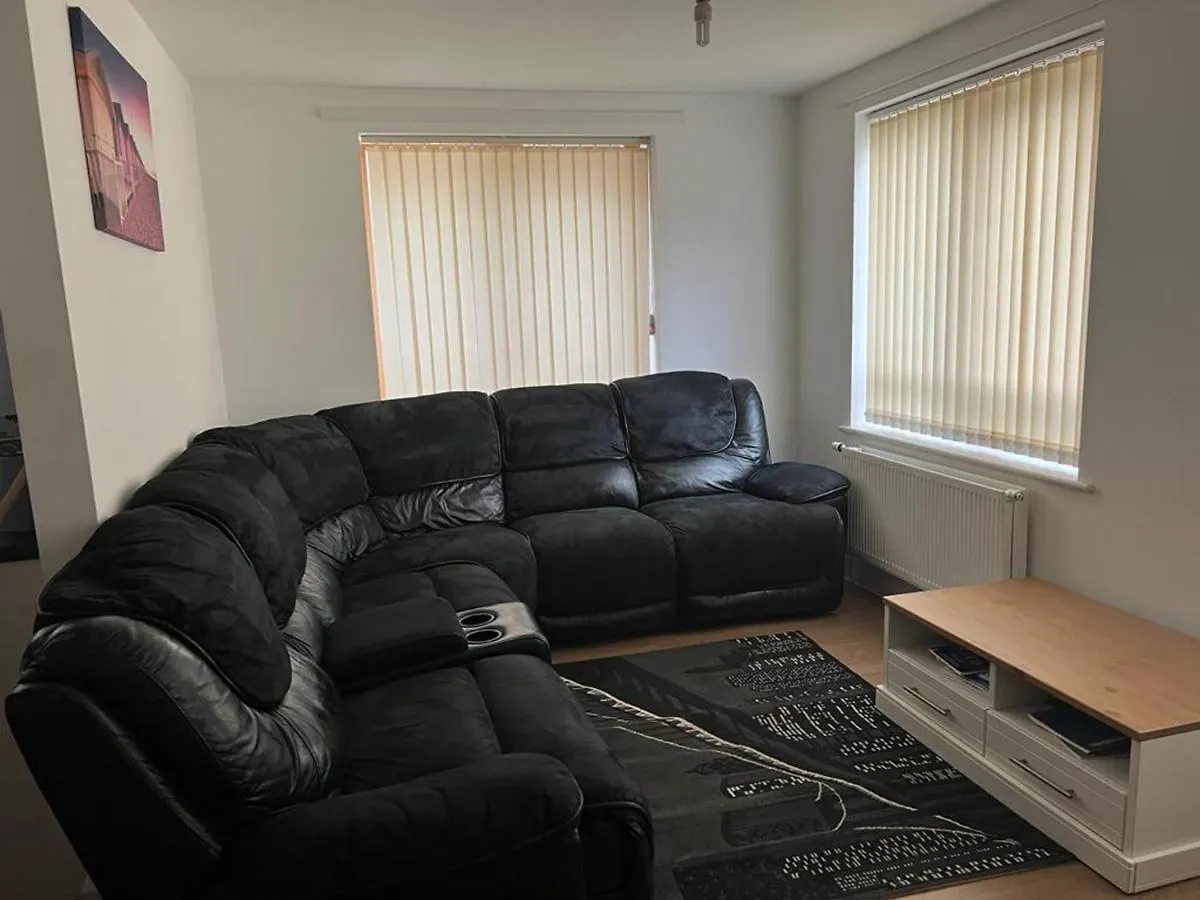 Immaculate 1-Bed Apartment In East London contacts