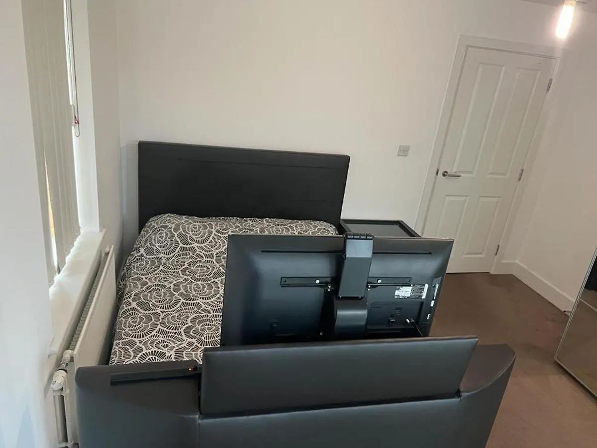 Immaculate 1-Bed Apartment In East London