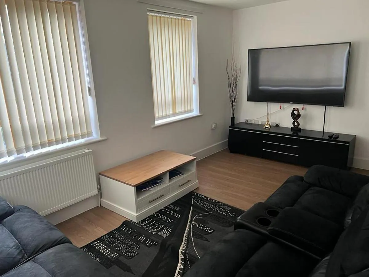 Immaculate 1-Bed Apartment In East London