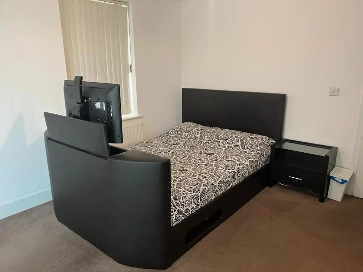 Immaculate 1-Bed Apartment In East London